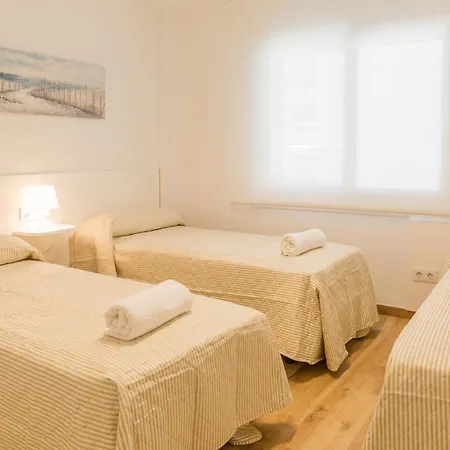 Con Piscina A 100 M De La Playa Apartamento